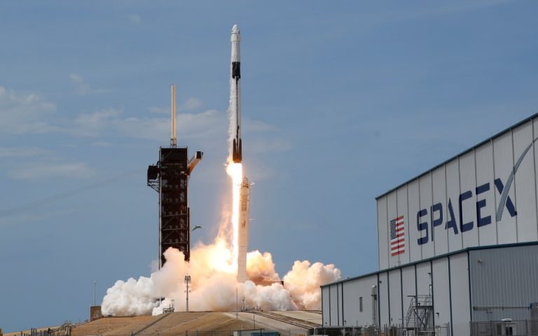 Αντίστροφη μέτρηση για την επιστροφή της κάψουλας της SpaceX στη Γη
