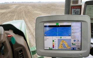 Αισθητήρες ενσωματωμένοι στα γεωργικά μηχανήματα δείχνουν στον αγρότη, σε κάθε στάδιο των εργασιών, τα βήματα που πρέπει να ακολουθήσει.