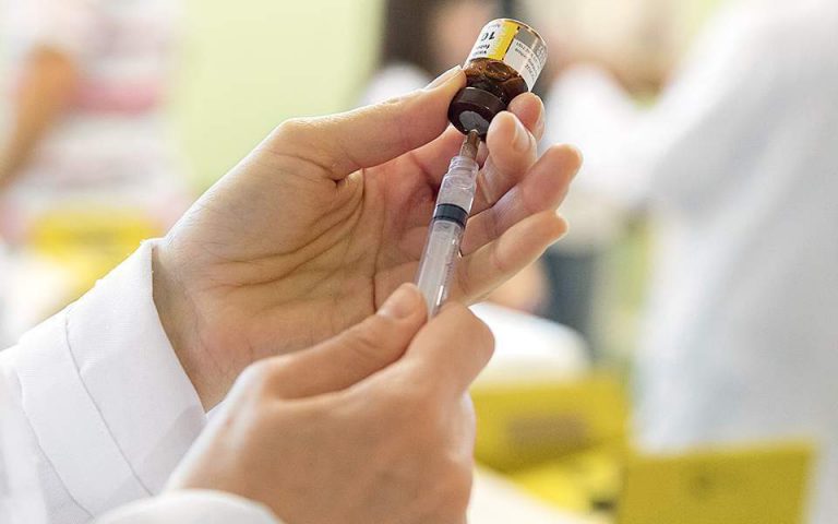 Γρίπη: Ποιοι συστήνεται να κάνουν το εμβόλιο – Οι κατηγορίες που μπορούν να εμβολιάζονται δωρεάν και χωρίς συνταγή