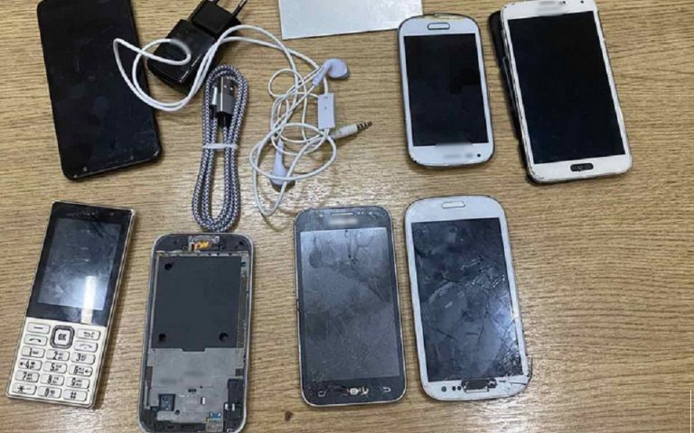 Κινητά τηλέφωνα, USB και τρία σουβλιά στις φυλακές Κορυδαλλού