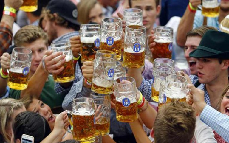 Μόναχο: Εξετάζουν μερική ποτοαπαγόρευση στην πρωτεύουσα της μπύρας