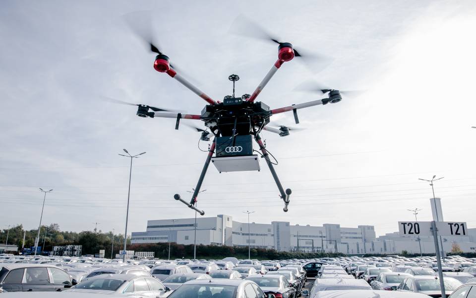 πιλοτική-χρήση-drones-στα-logistics-της-audi-2394367