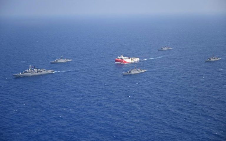 Φωτογραφίες από τα συνοδά πλοία του Ορούτς Ρέις δημοσίευσε το τουρκικό υπ. Αμύνης