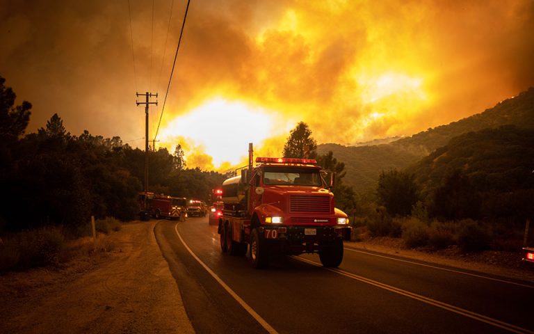 Καλιφόρνια: Απομακρύνονται εκατοντάδες κάτοικοι από τα σπίτια τους εξαιτίας μεγάλης πυρκαγιάς