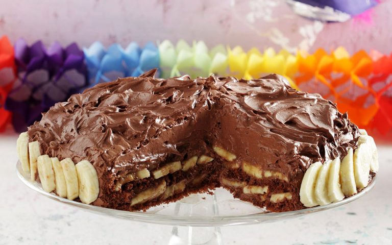 Τα γενέθλια της κυρίας Μαϊμούς: Σοκολατένια τούρτα με μπανάνες