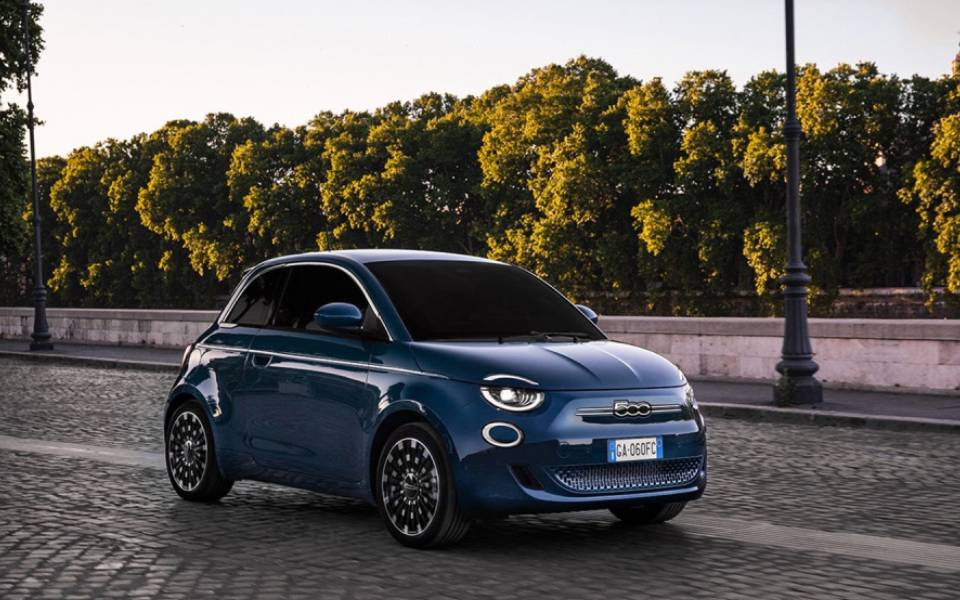 Ο Πρόεδρος της Fiat, πραγματοποιεί την πρώτη δοκιμαστική μονάδα του New Electric 500