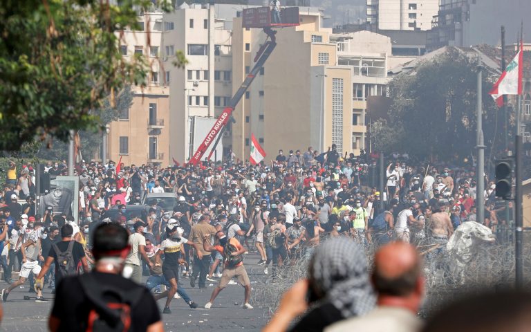 Ενταση στη Βηρυτό: Δακρυγόνα κατά διαδηλωτών που προσπάθησαν να φτάσουν στο κοινοβούλιο
