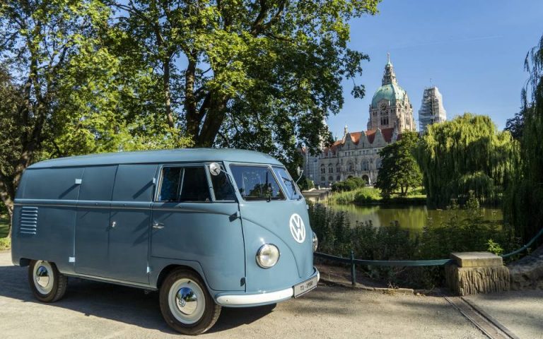 Εβδομηκοστά γενέθλια για το πιο παλιό Volkswagen Transporter