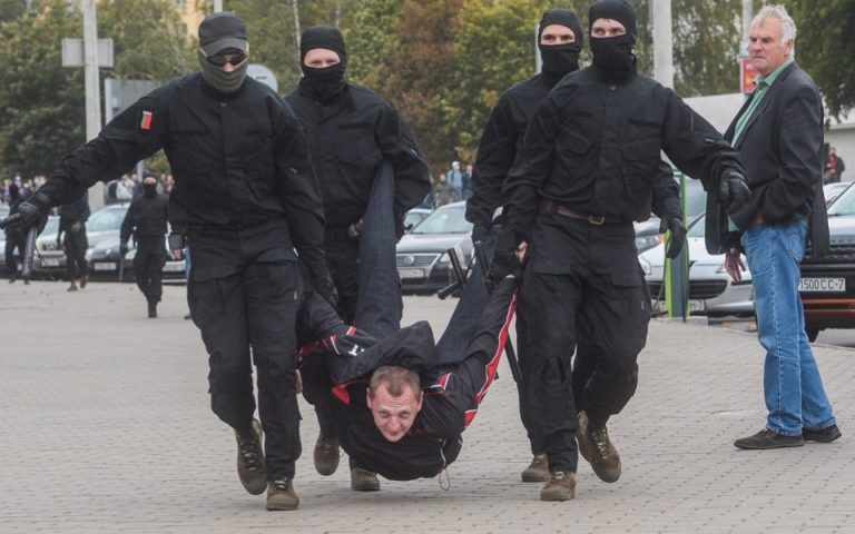 Λευκορωσία: Πάνω από 350 συλλήψεις διαδηλωτών την Κυριακή