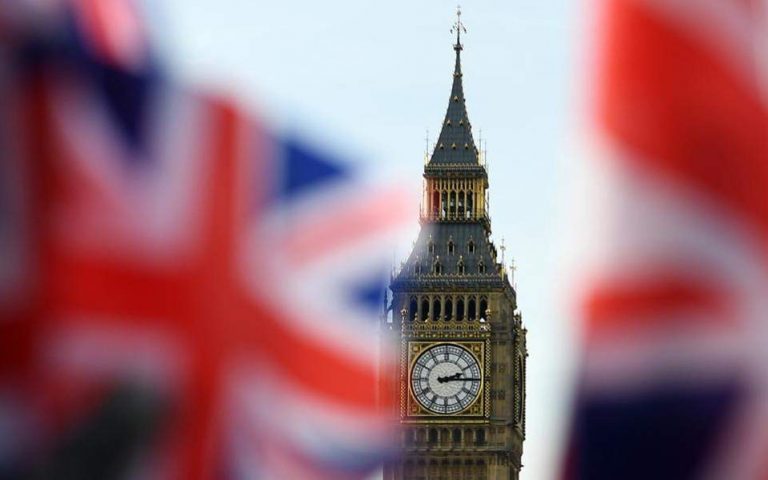 Βρετανία: Στη δημοσιότητα το ν/σ που αναθεωρεί τη συμφωνία του Brexit