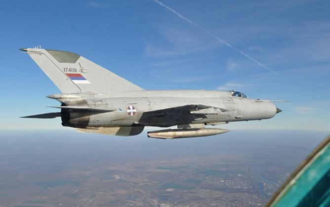 Συνετρίβη αεροσκάφος MIG-21 στην δυτική Σερβία – Νεκρός ο ένας πιλότος
