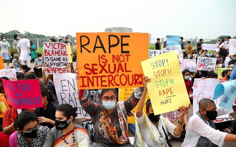 Θανατική ποινή για τους βιαστές θεσπίζει το Μπαγκλαντές