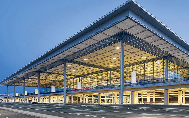 Με καθυστέρηση 8 ετών λειτουργεί το νέο αεροδρόμιο του Βερολίνου