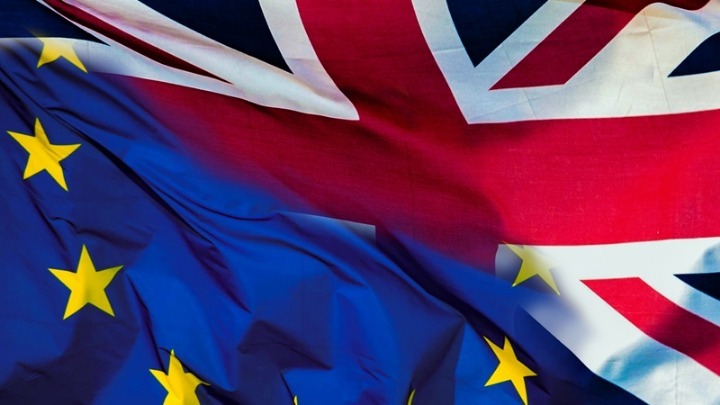 Ε.Ε. – Βρετανία: Στο τραπέζι της διαπραγμάτευσης με μικρό καλάθι