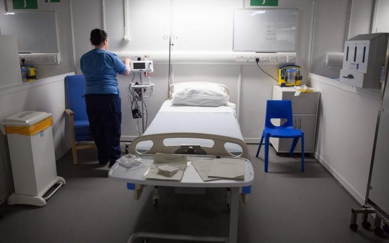 Περισσότεροι ασθενείς με κορωνοϊό στα βρετανικά νοσοκομεία συγκριτικά με τον Μάρτιο
