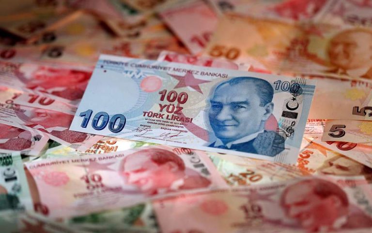 Νέα νομισματική κρίση πυροδοτεί στην Τουρκία η διολίσθηση της λίρας