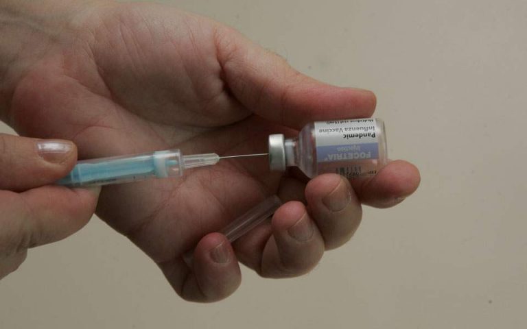 Τι πρέπει να γνωρίζουμε για τα εμβόλια γρίπης και πνευμονιόκοκκου