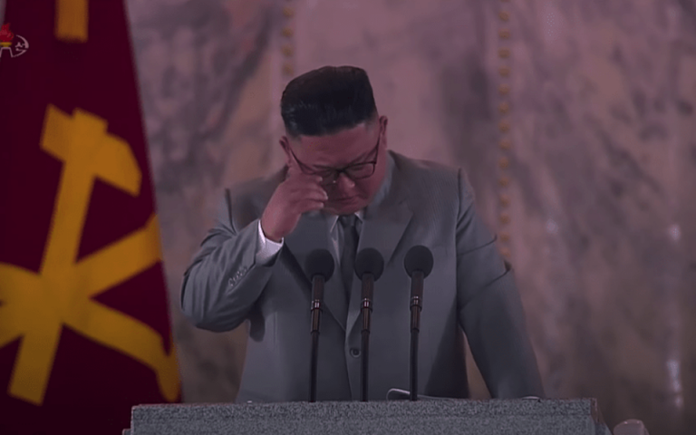 Ο Κιμ Γιονγκ Ουν δάκρυσε κατά τη διάρκεια απολογίας του