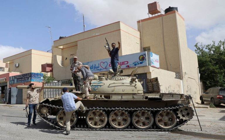 Συμφωνία για «μόνιμη κατάπαυση του πυρός» στη Λιβύη