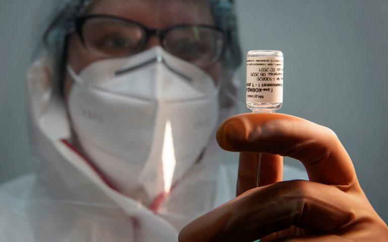 Ρωσία: Σε διάστημα 10-12 μηνών μπορεί να έχει εμβολιασθεί το 70% του πληθυσμού