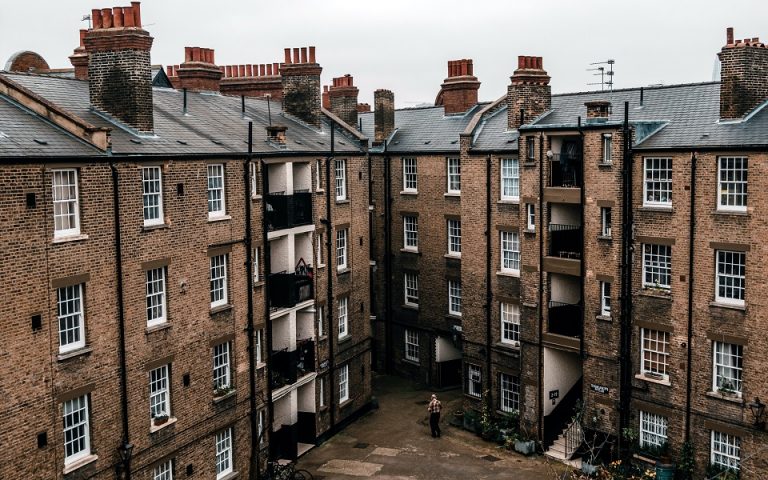 Συνεχίζουν ανοδικά οι τιμές των κατοικιών στη Βρετανία