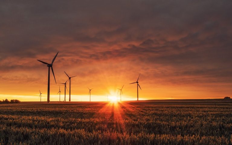 BloombergNEF: Επενδύσεις 11 τρισ. δολ. στην πράσινη ενέργεια έως το 2050