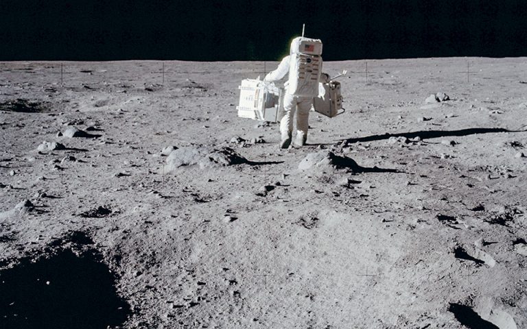 Φωτογραφίες από την αποστολή «Απόλλων 11» βγαίνουν σε πλειστηριασμό