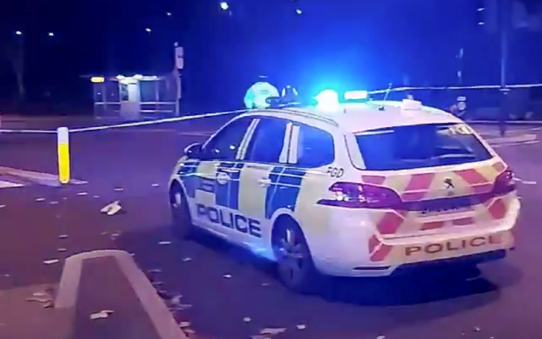 Αυτοκίνητο έπεσε πάνω σε αστυνομικό τμήμα στο Λονδίνο