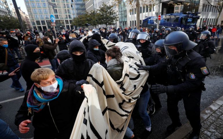 Γερμανία: Διαδηλώσεις κατά της χρήσης μάσκας και των περιοριστικών μέτρων