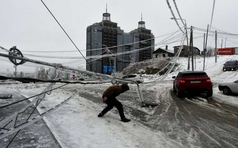 Ανατολική Ρωσία: Χωρίς ρεύμα, νερό και θέρμανση εξαιτίας των σφοδρών χιονοπτώσεων