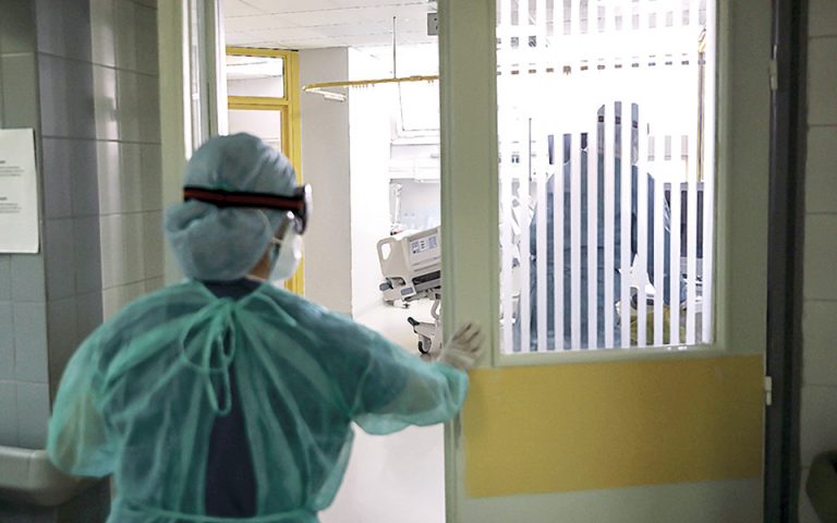Σταδιακή άρση των περιορισμών, «κλειδί» η κατάσταση στα νοσοκομεία
