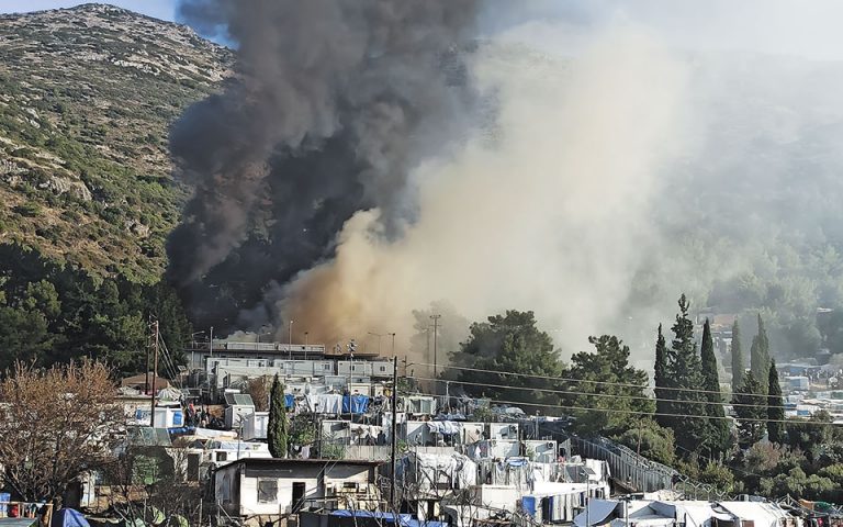 «Επιδημία» οι πυρκαγιές στον καταυλισμό της Σάμου