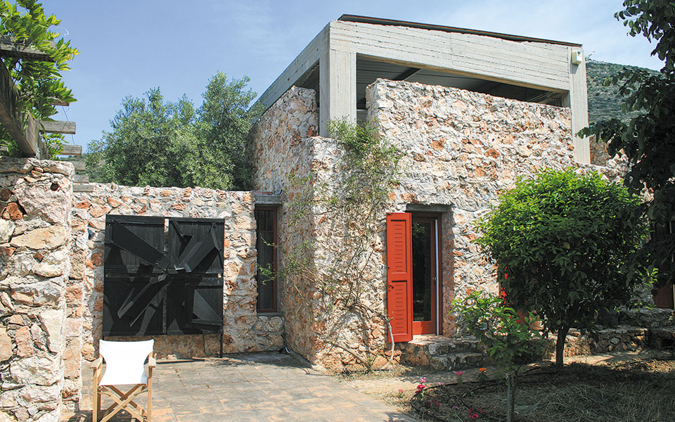 Κατοικία που σχεδίασε ο Δημήτρης Φατούρος σε αγρόκτημα στο Μαρκόπουλο. 
