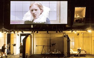 «Ορλάντο» σε παραγωγή του 2019 και σκηνοθεσία της Κέιτι Μίτσελ, διαδικτυακά, από το φημισμένο βερολινέζικο θέατρο 
Σάουμπινε.
