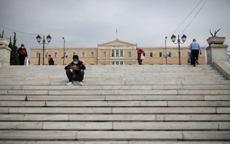 Σε Αττική και Βόρεια Ελλάδα το βάρος του δεύτερου κύματος – Στη Θεσσαλονίκη ο Κικίλιας