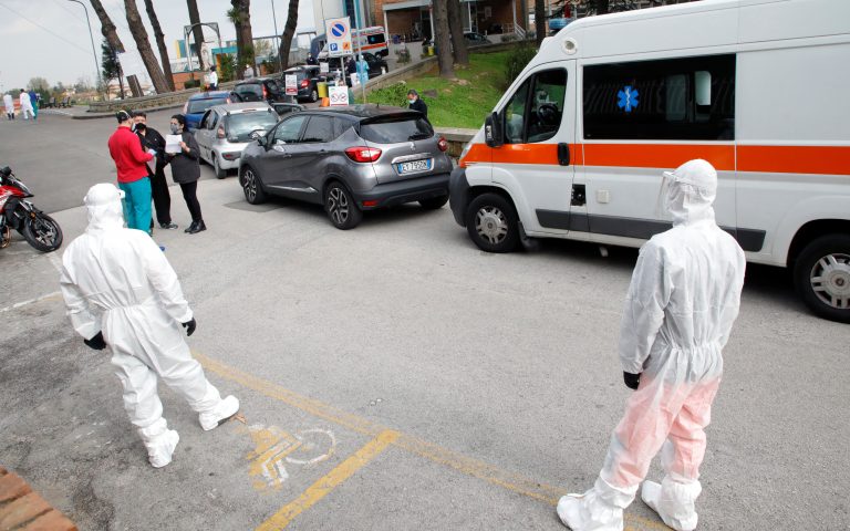 Δραματική η κατάσταση στη Νάπολη – Ασθενής απεβίωσε σε τουαλέτα νοσοκομείου