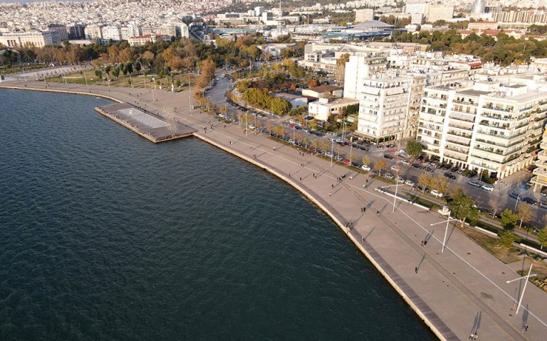 Μείωση κρουσμάτων στη Θεσσαλονίκη, αύξηση στην Αττική