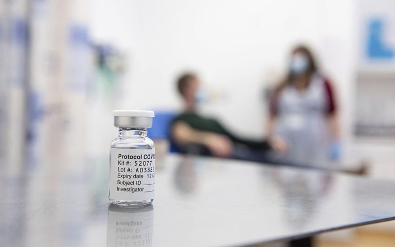 Αμερικανοί ειδικοί: Οι εμβολιασμοί δεν θα σταματήσουν την εξέλιξη του κορωνοϊού