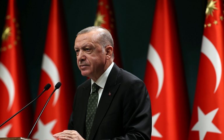 Ο Ερντογάν διαψεύδει και πάλι τις προσδοκίες για τη λίρα