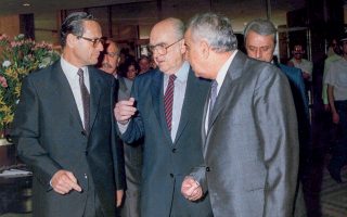 Με την ιδιότητα του επικεφαλής του ΣΕΒ, το 1985, με τον τότε πρωθυπουργό Ανδρέα Παπανδρέου.