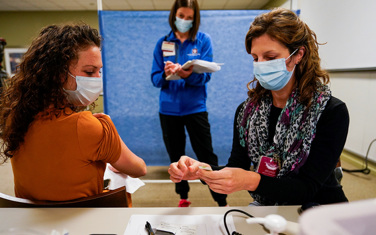 Ξεκινούν άμεσα οι εμβολιασμοί κατά του κορωνοϊού στις ΗΠΑ