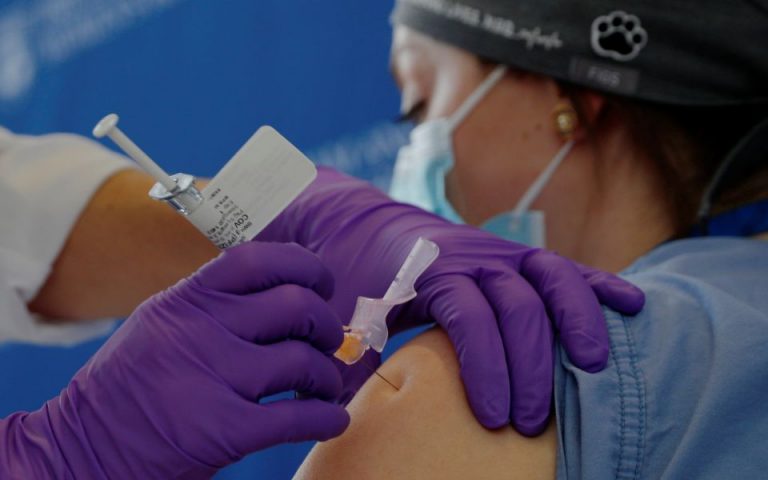 Science: «Εμβόλια της ελπίδας», το σημαντικότερο επίτευγμα της χρονιάς