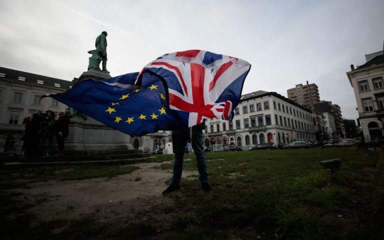 Brexit: Τους πρεσβευτές της ΕΕ ενημερώνει ο Μπαρνιέ
