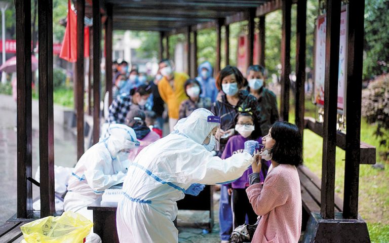 Κινεζική ιστορία με «δράκο» για την πανδημία