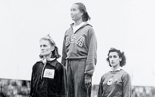 Η Αλις Κόουτσμαν από τις ΗΠΑ έγινε το 1948 η πρώτη μαύρη που κατέκτησε χρυσό ολυμπιακό μετάλλιο (ύψος). Φωτ. A.P.