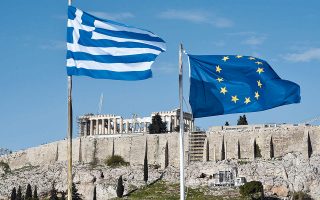 Ο υπουργός Οικονομικών Χρήστος Σταϊκούρας, μιλώντας στο διαδικτυακό συνέδριο του Economist για το Ταμείο Ανάκαμψης, σημείωσε ότι η Ελλάδα φιλοδοξεί να απορροφήσει 5,5 δισ. ευρώ το 2021, ενισχύοντας το ΑΕΠ της κατά 2,1%, και ότι έχει ήδη κάποια ώριμα έργα για να ξεκινήσει: την απολιγνιτοποίηση, το «Εξοικονομώ», την ψηφιοποίηση.