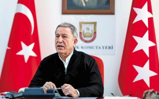 «Θα συνεχίσουμε να κάνουμε όλα τα απαραίτητα βήματα και θα προχωρήσουμε κανονικά, όπως κάναμε μέχρι σήμερα, για την κάλυψη της αντιαεροπορικής άμυνας της χώρας μας», ανέφερε ο υπουργός Αμυνας της Τουρκίας Χουλουσί Ακάρ (φωτ. A.P.).