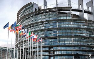 Μετά την έγκριση από το Ευρωπαϊκό Κοινοβούλιο ξεκινούν οι εθνικές διαδικασίες που είναι αναγκαίες για να δανειστεί η Ε.Ε. 750 δισ. ευρώ από τις αγορές για τη χρηματοδότηση του Ταμείου Ανάκαμψης.
