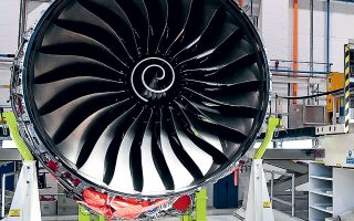 Οι περισσότερες αεροπορικές εταιρείες πληρώνουν μόνον όταν πετoύν. Το μέλλον της κατασκευάστριας κινητήρων, που προμηθεύει τις Airbus και Boeing, εξαρτάται από το πότε θα ανακάμψουν τα δρομολόγια (φωτ. Reuters).
