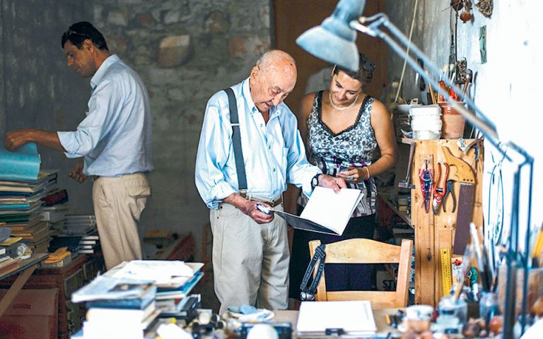 Εντεκα χρόνια χωρίς τον Γιάννη Μόραλη, τον ζωγράφο που ήξερε την τέχνη του βίου